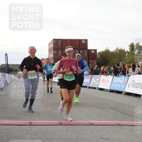 03.10.2025 - Köhlbrandbrückenlauf Yannick Fuchs http://msf.ph/oto/8985338 03.10.2025 16:10:06 Ziel 7273, 7437, 7528, 7529, 7753, 7764, 8882, 9090, 9323, 9347, 9458, 9601 meine-sportfotos.de