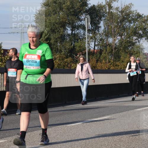 03.10.2025 - Köhlbrandbrückenlauf Luisa Fischer http://msf.ph/oto/8985340 03.10.2025 11:16:22 Position 3 2936, 2390, 3621 meine-sportfotos.de