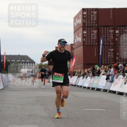 03.10.2025 - Köhlbrandbrückenlauf Yannick Fuchs http://msf.ph/oto/8985341 03.10.2025 15:57:30 Ziel 7261, 7535, 9177, 9178, 9668 meine-sportfotos.de
