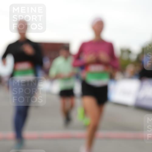 03.10.2025 - Köhlbrandbrückenlauf Yannick Fuchs http://msf.ph/oto/8985354 03.10.2025 16:10:07 Ziel 7273, 7437, 7528, 7529, 7764, 8882, 9090, 9323, 9347, 9349, 9458, 9601 meine-sportfotos.de