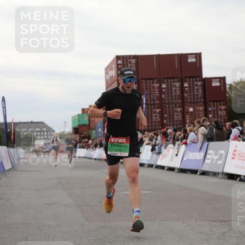 03.10.2025 - Köhlbrandbrückenlauf Yannick Fuchs http://msf.ph/oto/8985356 03.10.2025 15:57:31 Ziel 7261, 7535, 9177, 9178 meine-sportfotos.de
