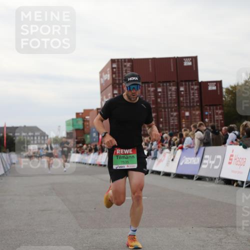 03.10.2025 - Köhlbrandbrückenlauf Yannick Fuchs http://msf.ph/oto/8985359 03.10.2025 15:57:31 Ziel 7261, 7535, 9177, 9178 meine-sportfotos.de
