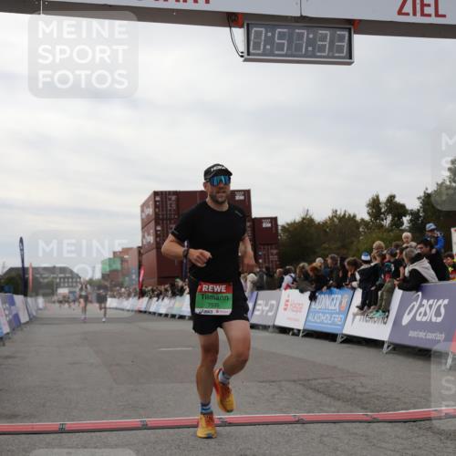 03.10.2025 - Köhlbrandbrückenlauf Yannick Fuchs http://msf.ph/oto/8985363 03.10.2025 15:57:31 Ziel 7261, 7535, 9177, 9178 meine-sportfotos.de