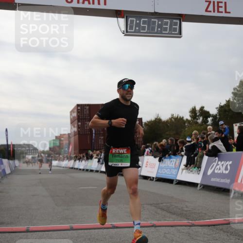 03.10.2025 - Köhlbrandbrückenlauf Yannick Fuchs http://msf.ph/oto/8985366 03.10.2025 15:57:31 Ziel 7261, 7535, 9177, 9178 meine-sportfotos.de