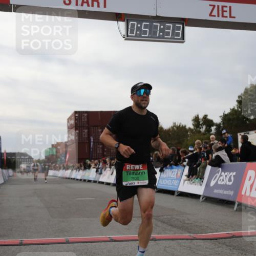03.10.2025 - Köhlbrandbrückenlauf Yannick Fuchs http://msf.ph/oto/8985369 03.10.2025 15:57:32 Ziel 7261, 7535, 9177, 9178 meine-sportfotos.de