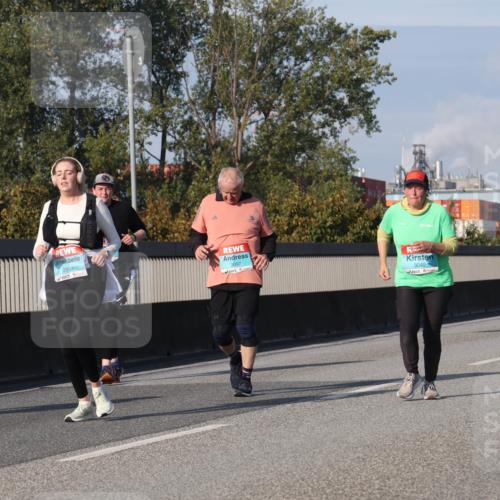 03.10.2025 - Köhlbrandbrückenlauf Luisa Fischer http://msf.ph/oto/8985370 03.10.2025 11:16:26 Position 3 2859, 3097, 3040 meine-sportfotos.de