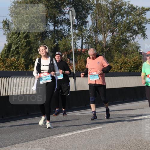 03.10.2025 - Köhlbrandbrückenlauf Luisa Fischer http://msf.ph/oto/8985371 03.10.2025 11:16:27 Position 3 2859, 2602, 3097, 3040 meine-sportfotos.de