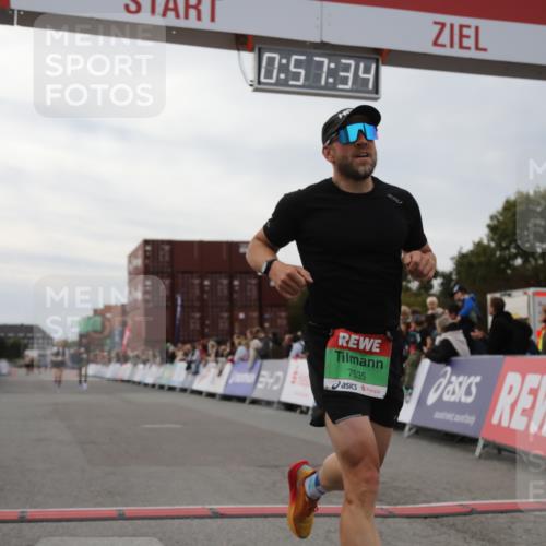 03.10.2025 - Köhlbrandbrückenlauf Yannick Fuchs http://msf.ph/oto/8985376 03.10.2025 15:57:32 Ziel 7261, 7535, 9177, 9178 meine-sportfotos.de
