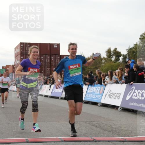 03.10.2025 - Köhlbrandbrückenlauf Yannick Fuchs http://msf.ph/oto/8985377 03.10.2025 16:10:09 Ziel 7437, 7528, 7529, 7764, 8882, 8932, 8989, 9090, 9323, 9347, 9348, 9349, 9458 meine-sportfotos.de