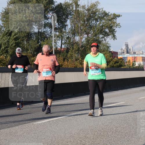 03.10.2025 - Köhlbrandbrückenlauf Luisa Fischer http://msf.ph/oto/8985379 03.10.2025 11:16:28 Position 3 2859, 3097, 3040 meine-sportfotos.de