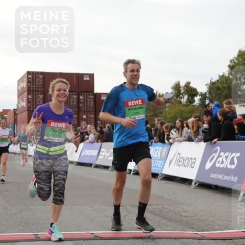 03.10.2025 - Köhlbrandbrückenlauf Yannick Fuchs http://msf.ph/oto/8985380 03.10.2025 16:10:09 Ziel 7437, 7528, 7529, 7764, 8882, 8932, 8989, 9090, 9323, 9347, 9348, 9349, 9458 meine-sportfotos.de