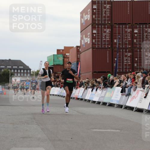 03.10.2025 - Köhlbrandbrückenlauf Yannick Fuchs http://msf.ph/oto/8985381 03.10.2025 15:57:34 Ziel 7535, 9177, 9178 meine-sportfotos.de