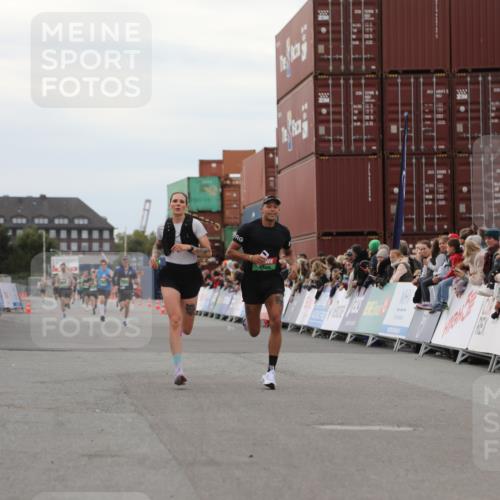 03.10.2025 - Köhlbrandbrückenlauf Yannick Fuchs http://msf.ph/oto/8985383 03.10.2025 15:57:34 Ziel 7535, 9177, 9178 meine-sportfotos.de