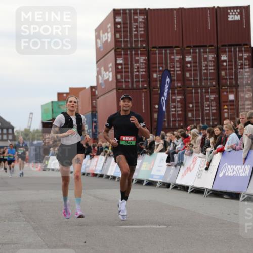 03.10.2025 - Köhlbrandbrückenlauf Yannick Fuchs http://msf.ph/oto/8985394 03.10.2025 15:57:35 Ziel 9177, 9178 meine-sportfotos.de