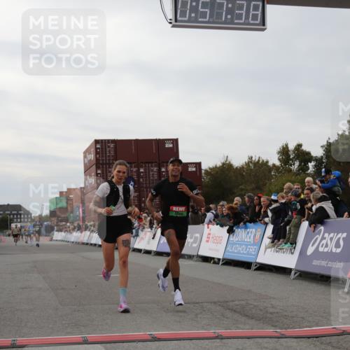 03.10.2025 - Köhlbrandbrückenlauf Yannick Fuchs http://msf.ph/oto/8985409 03.10.2025 15:57:37 Ziel 7274, 8916, 9177, 9178 meine-sportfotos.de