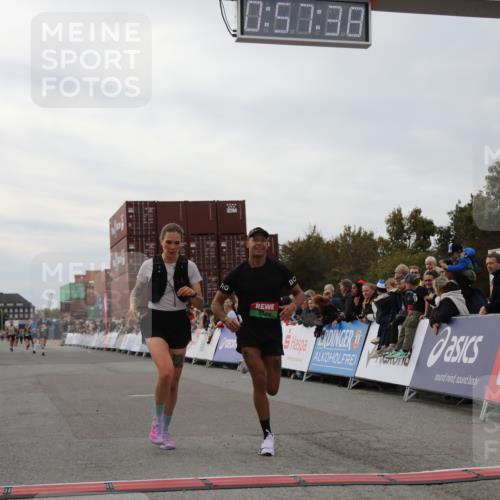 03.10.2025 - Köhlbrandbrückenlauf Yannick Fuchs http://msf.ph/oto/8985412 03.10.2025 15:57:37 Ziel 7274, 8916, 9177, 9178 meine-sportfotos.de
