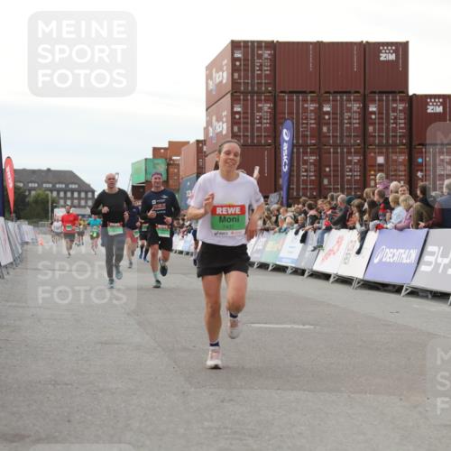 03.10.2025 - Köhlbrandbrückenlauf Yannick Fuchs http://msf.ph/oto/8985413 03.10.2025 16:10:11 Ziel 7139, 7421, 7437, 7528, 7764, 8932, 8989, 9323, 9347, 9348, 9349, 9458 meine-sportfotos.de