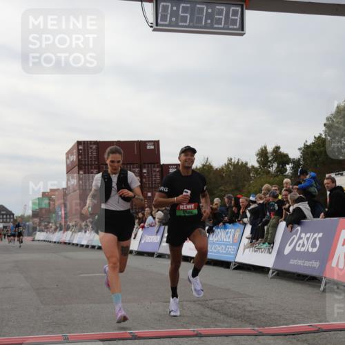 03.10.2025 - Köhlbrandbrückenlauf Yannick Fuchs http://msf.ph/oto/8985416 03.10.2025 15:57:37 Ziel 7274, 8916, 9177, 9178 meine-sportfotos.de