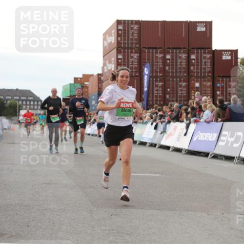 03.10.2025 - Köhlbrandbrückenlauf Yannick Fuchs http://msf.ph/oto/8985417 03.10.2025 16:10:11 Ziel 7139, 7421, 7437, 7528, 7764, 8932, 8989, 9323, 9347, 9348, 9349, 9458 meine-sportfotos.de