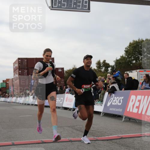 03.10.2025 - Köhlbrandbrückenlauf Yannick Fuchs http://msf.ph/oto/8985422 03.10.2025 15:57:37 Ziel 7274, 8916, 9177, 9178 meine-sportfotos.de