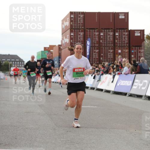 03.10.2025 - Köhlbrandbrückenlauf Yannick Fuchs http://msf.ph/oto/8985423 03.10.2025 16:10:11 Ziel 7139, 7421, 7437, 7528, 7764, 8932, 8989, 9323, 9347, 9348, 9349, 9458 meine-sportfotos.de