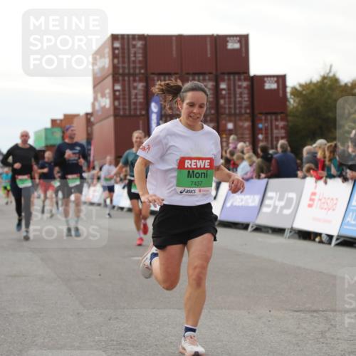 03.10.2025 - Köhlbrandbrückenlauf Yannick Fuchs http://msf.ph/oto/8985433 03.10.2025 16:10:11 Ziel 7139, 7421, 7437, 7528, 7764, 8932, 8989, 9323, 9347, 9348, 9349, 9458 meine-sportfotos.de