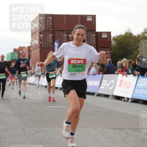 03.10.2025 - Köhlbrandbrückenlauf Yannick Fuchs http://msf.ph/oto/8985437 03.10.2025 16:10:12 Ziel 7139, 7421, 7437, 7764, 8932, 8989, 9347, 9348, 9349, 9458 meine-sportfotos.de