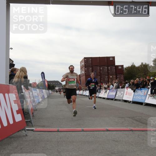 03.10.2025 - Köhlbrandbrückenlauf Yannick Fuchs http://msf.ph/oto/8985454 03.10.2025 15:57:44 Ziel 7082, 7127, 7274, 7570, 8916 meine-sportfotos.de