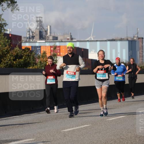 03.10.2025 - Köhlbrandbrückenlauf Luisa Fischer http://msf.ph/oto/8985457 03.10.2025 11:16:50 Position 3 1729, 2558, 2260 meine-sportfotos.de