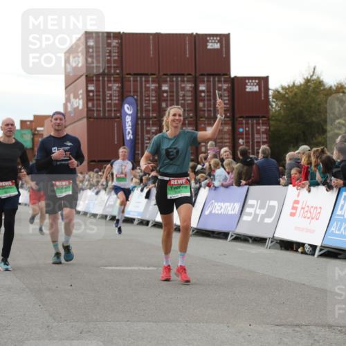 03.10.2025 - Köhlbrandbrückenlauf Yannick Fuchs http://msf.ph/oto/8985462 03.10.2025 16:10:13 Ziel 7139, 7217, 7421, 7437, 7764, 8932, 8989, 9347, 9348, 9349, 9458 meine-sportfotos.de