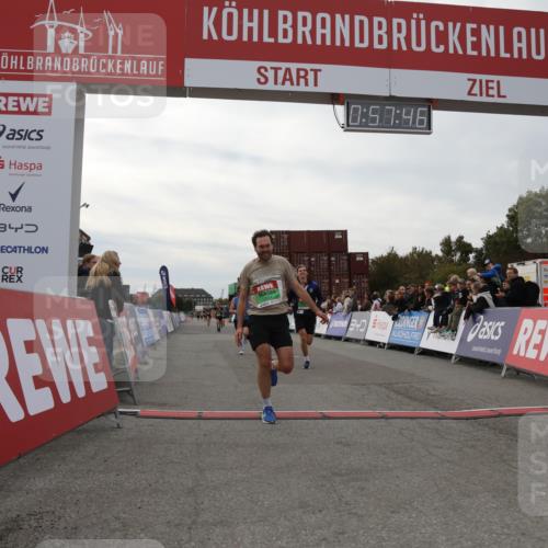 03.10.2025 - Köhlbrandbrückenlauf Yannick Fuchs http://msf.ph/oto/8985465 03.10.2025 15:57:45 Ziel 7082, 7127, 7274, 7570, 8916 meine-sportfotos.de