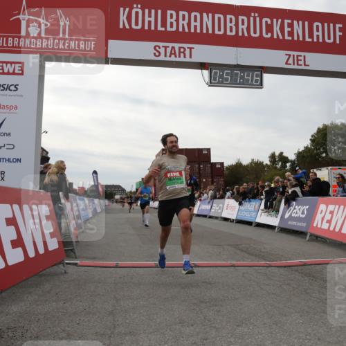03.10.2025 - Köhlbrandbrückenlauf Yannick Fuchs http://msf.ph/oto/8985469 03.10.2025 15:57:45 Ziel 7082, 7127, 7274, 7570, 8916 meine-sportfotos.de