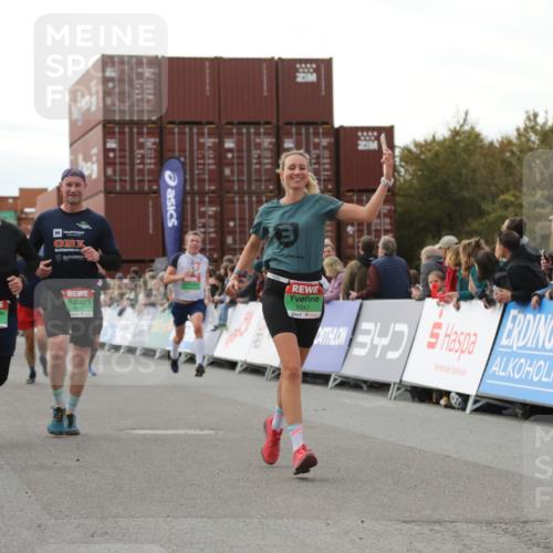 03.10.2025 - Köhlbrandbrückenlauf Yannick Fuchs http://msf.ph/oto/8985473 03.10.2025 16:10:13 Ziel 7139, 7217, 7421, 7437, 7764, 8932, 8989, 9347, 9348, 9349, 9458 meine-sportfotos.de