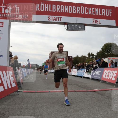 03.10.2025 - Köhlbrandbrückenlauf Yannick Fuchs http://msf.ph/oto/8985474 03.10.2025 15:57:45 Ziel 7082, 7127, 7274, 7570, 8916 meine-sportfotos.de