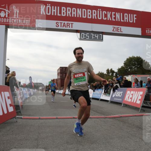 03.10.2025 - Köhlbrandbrückenlauf Yannick Fuchs http://msf.ph/oto/8985478 03.10.2025 15:57:45 Ziel 7082, 7127, 7274, 7570, 8916 meine-sportfotos.de