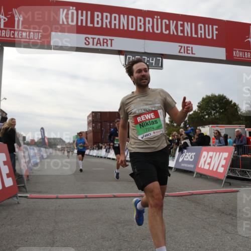 03.10.2025 - Köhlbrandbrückenlauf Yannick Fuchs http://msf.ph/oto/8985482 03.10.2025 15:57:45 Ziel 7082, 7127, 7274, 7570, 8916 meine-sportfotos.de