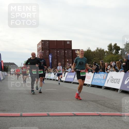 03.10.2025 - Köhlbrandbrückenlauf Yannick Fuchs http://msf.ph/oto/8985485 03.10.2025 16:10:14 Ziel 7139, 7217, 7304, 7421, 7437, 8932, 8989, 9347, 9348, 9349 meine-sportfotos.de