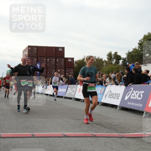 03.10.2025 - Köhlbrandbrückenlauf Yannick Fuchs http://msf.ph/oto/8985490 03.10.2025 16:10:14 Ziel 7139, 7217, 7304, 7421, 7437, 8932, 8989, 9347, 9348, 9349 meine-sportfotos.de
