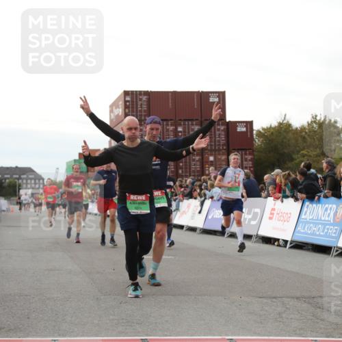 03.10.2025 - Köhlbrandbrückenlauf Yannick Fuchs http://msf.ph/oto/8985493 03.10.2025 16:10:15 Ziel 7139, 7217, 7304, 7421, 7437, 8932, 8989, 9347, 9348, 9349 meine-sportfotos.de