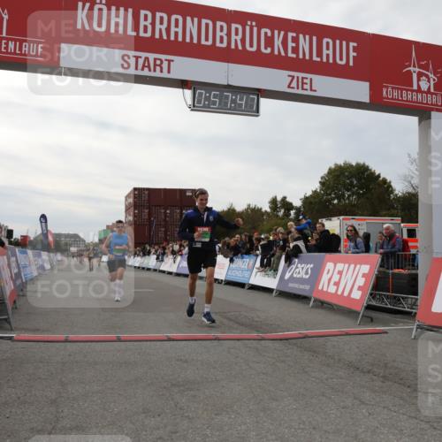 03.10.2025 - Köhlbrandbrückenlauf Yannick Fuchs http://msf.ph/oto/8985494 03.10.2025 15:57:46 Ziel 7082, 7127, 7274, 7570, 8916 meine-sportfotos.de
