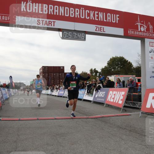 03.10.2025 - Köhlbrandbrückenlauf Yannick Fuchs http://msf.ph/oto/8985497 03.10.2025 15:57:46 Ziel 7082, 7127, 7274, 7570, 8916 meine-sportfotos.de