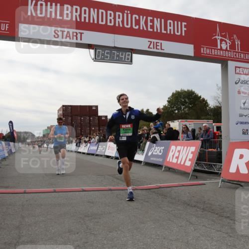 03.10.2025 - Köhlbrandbrückenlauf Yannick Fuchs http://msf.ph/oto/8985507 03.10.2025 15:57:46 Ziel 7082, 7127, 7274, 7570, 8916 meine-sportfotos.de