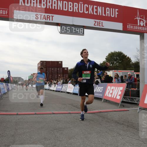 03.10.2025 - Köhlbrandbrückenlauf Yannick Fuchs http://msf.ph/oto/8985511 03.10.2025 15:57:46 Ziel 7082, 7127, 7274, 7570, 8916 meine-sportfotos.de