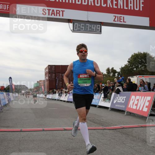 03.10.2025 - Köhlbrandbrückenlauf Yannick Fuchs http://msf.ph/oto/8985527 03.10.2025 15:57:47 Ziel 7051, 7082, 7127, 7131, 7274, 7570, 8916 meine-sportfotos.de