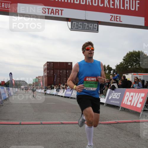 03.10.2025 - Köhlbrandbrückenlauf Yannick Fuchs http://msf.ph/oto/8985531 03.10.2025 15:57:48 Ziel 7051, 7082, 7127, 7131, 7274, 7570, 8916 meine-sportfotos.de