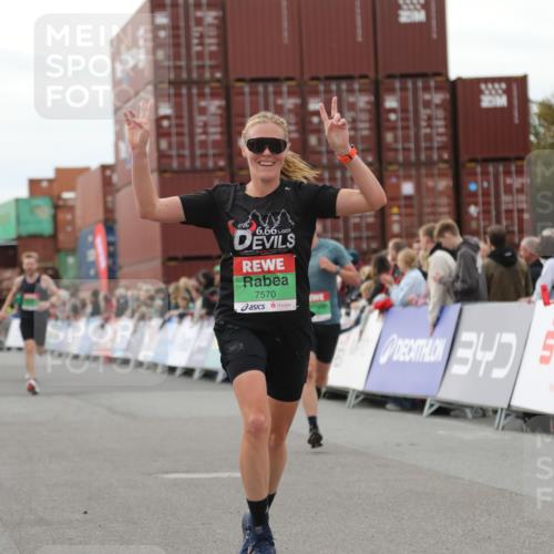 03.10.2025 - Köhlbrandbrückenlauf Yannick Fuchs http://msf.ph/oto/8985538 03.10.2025 15:57:50 Ziel 7051, 7082, 7127, 7131, 7570, 9438 meine-sportfotos.de
