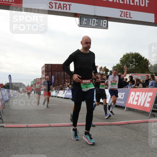 03.10.2025 - Köhlbrandbrückenlauf Yannick Fuchs http://msf.ph/oto/8985539 03.10.2025 16:10:17 Ziel 7139, 7217, 7304, 7421, 8097, 8932, 8989, 9347, 9348, 9349, 9542 meine-sportfotos.de