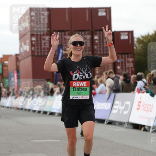 03.10.2025 - Köhlbrandbrückenlauf Yannick Fuchs http://msf.ph/oto/8985546 03.10.2025 15:57:51 Ziel 7051, 7087, 7127, 7131, 7570, 9438 meine-sportfotos.de