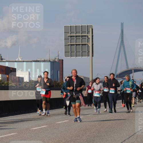 03.10.2025 - Köhlbrandbrückenlauf Luisa Fischer http://msf.ph/oto/8985547 03.10.2025 11:17:06 Position 3  meine-sportfotos.de