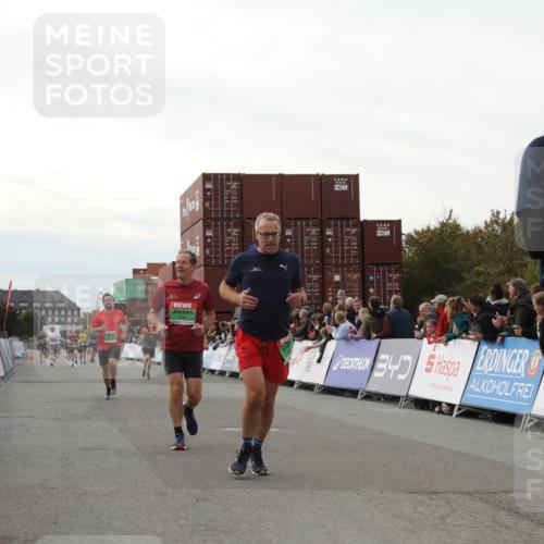 03.10.2025 - Köhlbrandbrückenlauf Yannick Fuchs http://msf.ph/oto/8985555 03.10.2025 16:10:17 Ziel 7139, 7217, 7304, 7421, 8097, 8932, 8989, 9347, 9348, 9349, 9542 meine-sportfotos.de